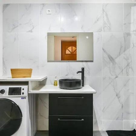 Nice And Bright Flat With Parking At The Heart Of - Welkeys דירה